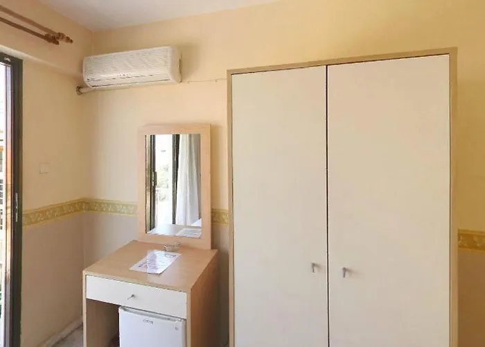 Rosy Oda ve Kahvaltı 2*